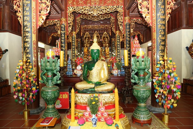 Dong Cao Pagoda offering to the rain retreat schools